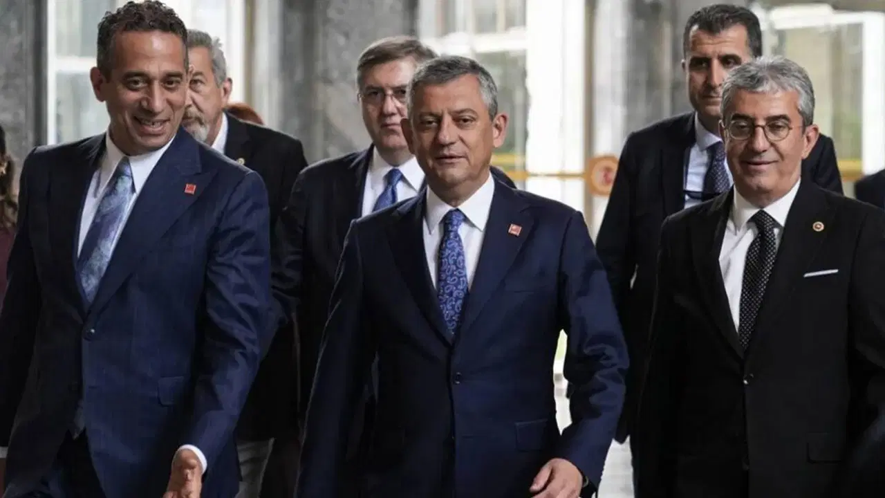 AREA'nın Temmuz Raporunda Siyasi Denge Değişiyor: Özgür Özel’in Partisi CHP'yi Geride Bıraktı