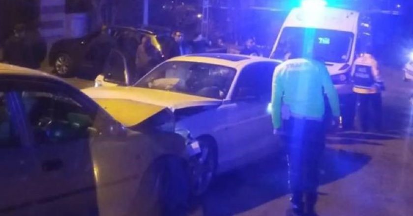 İki araç kafa kafaya çarpıştı: Yaralılar var!  – Türkiye'den son dakika haberleri
