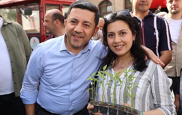 Milli tarımsal üretimi artırmak ve üreticiyi desteklemek amacıyla Nevşehir'de düzenlenen törenle 50 bin sebze fidesi ücretsiz dağıtıldı – GÜNDEM