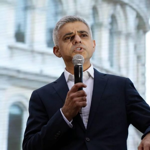 Sadık Khan Londra belediye başkanı seçildi