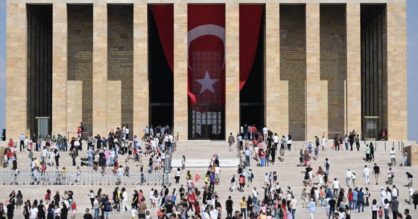 Anıtkabir 30 Ağustos'ta 350 binin üzerinde ziyaretçiyi ağırladı