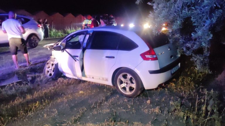 Bursa'da iki otomobilin çarpışması sonucu meydana gelen kazada 3 kişi yaralandı.
