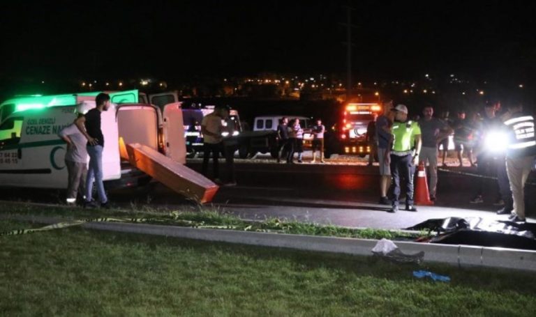 Denizli'de işçi minibüsü ile otomobil çarpıştı: 2 ölü, 10 yaralı – Son Dakika Türkiye Haberleri