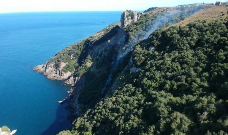 Kayalıklardan düşen itfaiyecinin cansız bedeni bulundu – Son Dakika Türkiye Haberleri