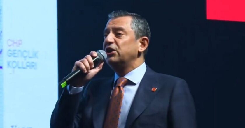 Özel: “Anketleri 2025’e getirmezsek AKP’nin önünü daraltırız”