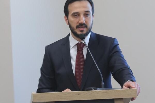 AK Özdemir Partisi’nin muhalefetine tepki: Türkiye Cumhuriyeti’nden hiçbir siyasi figür daha üstün değildir