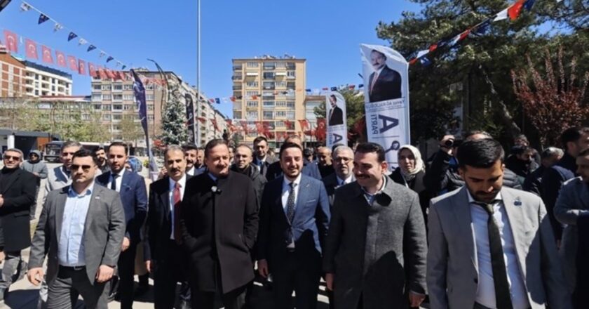 Elazedik’te, Ağırarikli şu sorunları yaktı: “Bu ülkede yaşayan insanlar 40 yıl sonra komünist oldu – siyasi haberleri kırdı