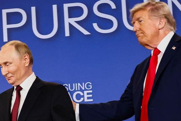 Dünyanın konuştuğu Alaska zirvesinde gizli belge krizi! Otelin yazıcısında unutmuşlar; saat saat tüm detaylar var…