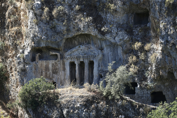 Stadyum ve çevresindeki dükkanlar antik TLOS şehrinde restore edilmiştir.