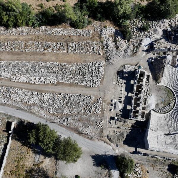 Tlos Antik Kenti’nde stadyum ile çevresindeki dükkanlar restore ediliyor