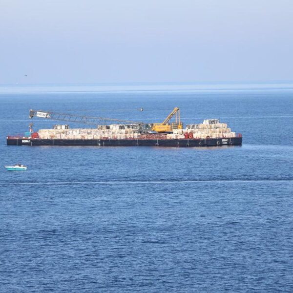 Kocaeli’de karaya oturan gemi kurtarıldı