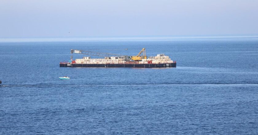 Kocaeli’de karaya oturan gemi kurtarıldı