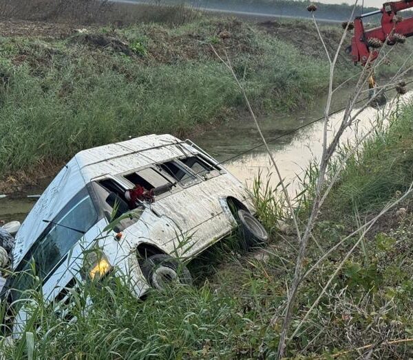 Tarım işçilerini taşıyan araç devrildi, 18 yaralı!